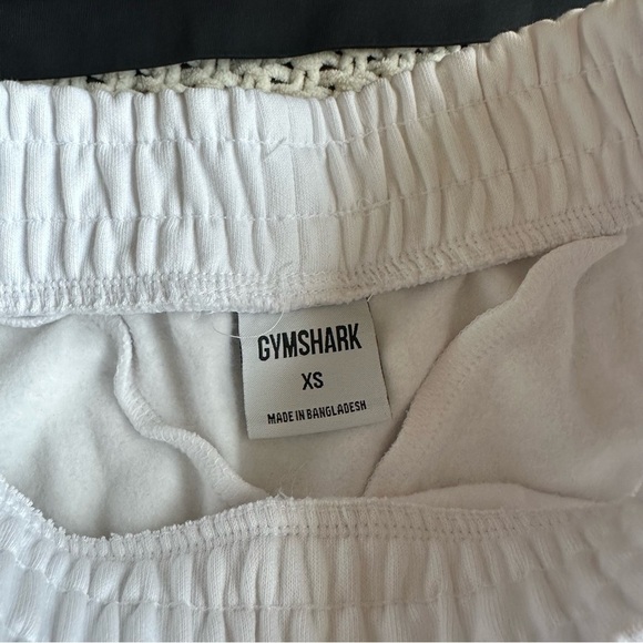 Gymshark Set Women's NWT Black Seamless Boxy Tee & White Sweat Shorts Outfit - Picture 5 of 8